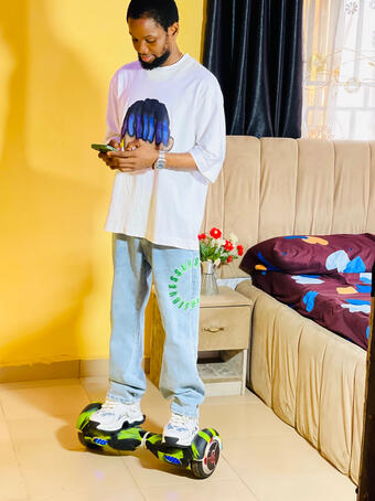 Whether you’re buying one for yourself or stocking up for your business, we bring you high-quality hoverboards at unbeatable prices. Uk used & Brand New • Tested for Safety • Nationwide Delivery.